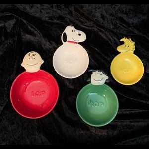 Hallmark Peanuts Measuring Cups